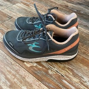 Gdefy shoes w/ insoles